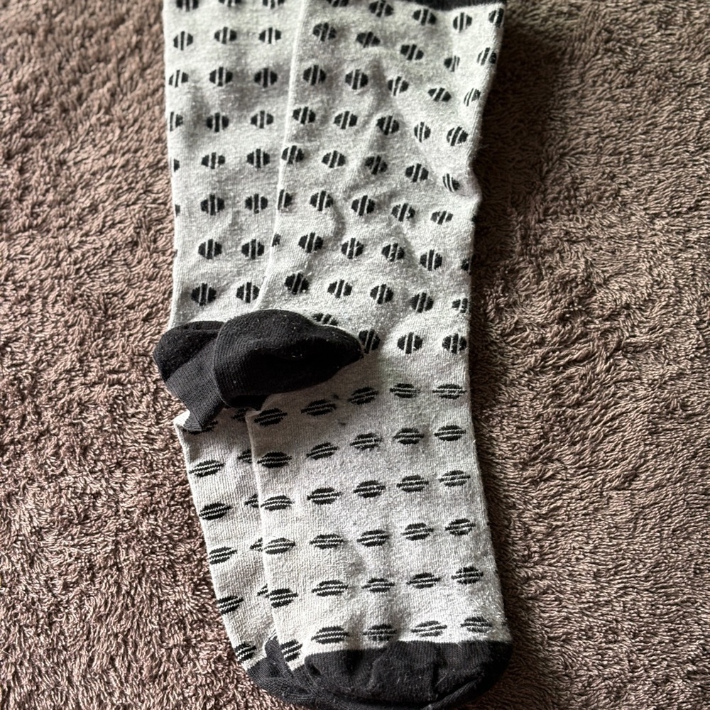 Hot Sox Stylish Black and Gray Patterned Socks